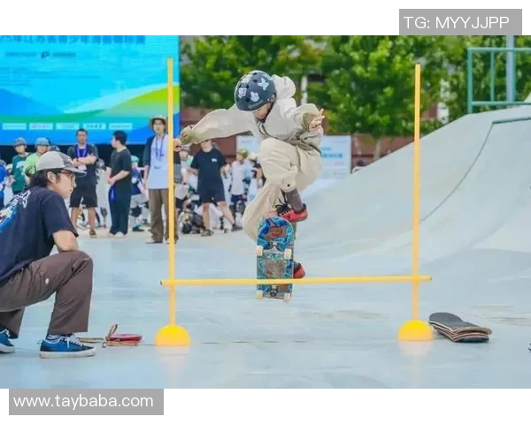 重庆攀岩队在世界滑板锦标赛中以50分领先其他队伍展现强劲实力